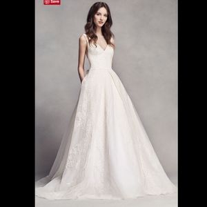 CLEARANCE! White VERA WANG Pleated V Neck Wedding Dress